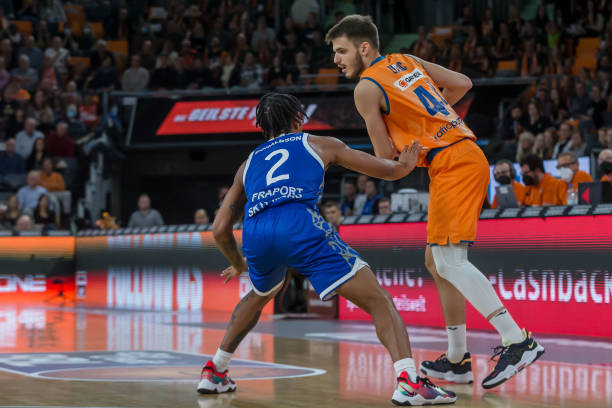 转会市场的 转会市场的